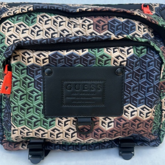 New GUESS Geometric Patterned Crossbody Bag/Belt Bag - Picture 2 of 15